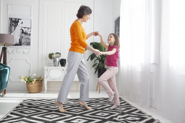 ベッドの下にカーペットやラグを敷くメリット デメリット イケヒコ公式オンラインショップ