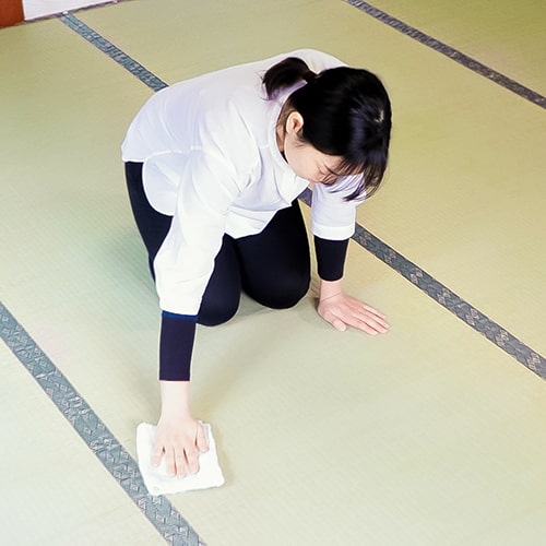 気になる汚れは拭き取る