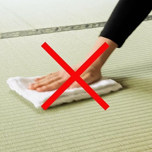 畳の目に沿って丁寧に